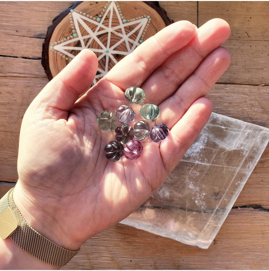 Fluorite pumpkin bead - Carving