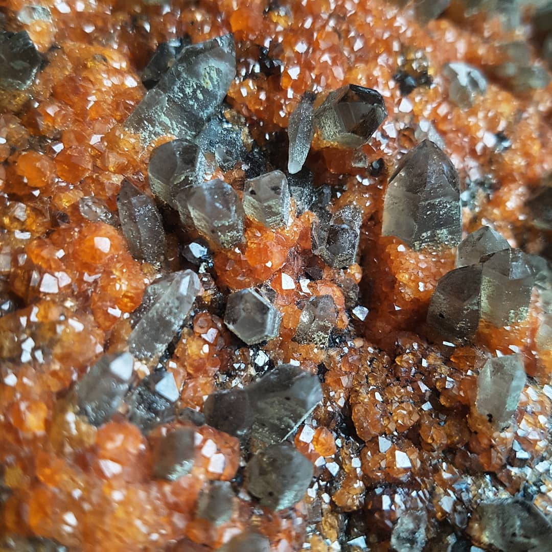 Spessartine Garnet and Smokey Quartz Plate XL - Raw