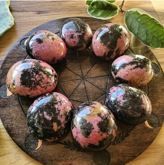 Rhodonite palmstone, piece 4, pink and black veined crystal