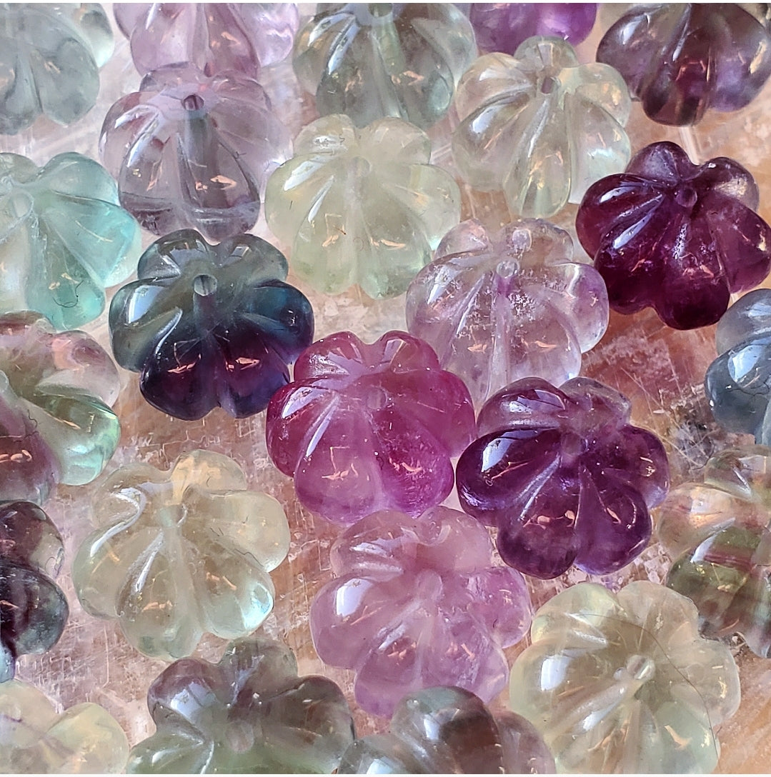 Fluorite pumpkin bead - Carving